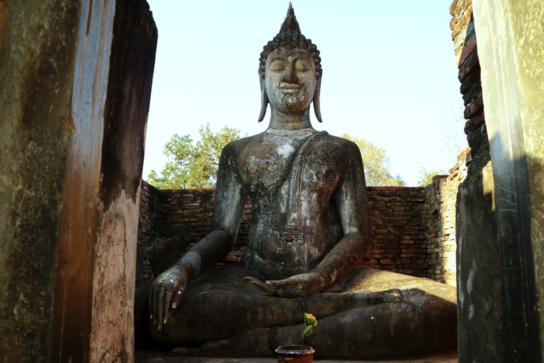 タイ スコータイ ワット シーチュム 歴史公園 世界遺産