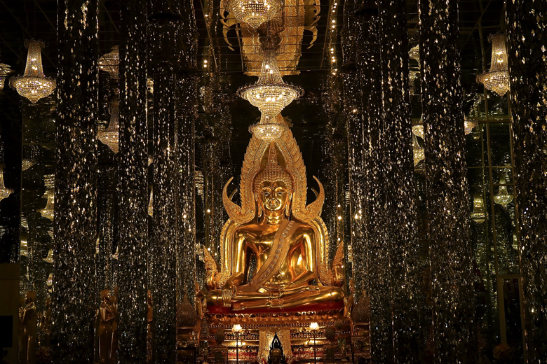 タイ ウタイタニー県 ワット・チャンタラーム ワット・タースン ガラスの寺院