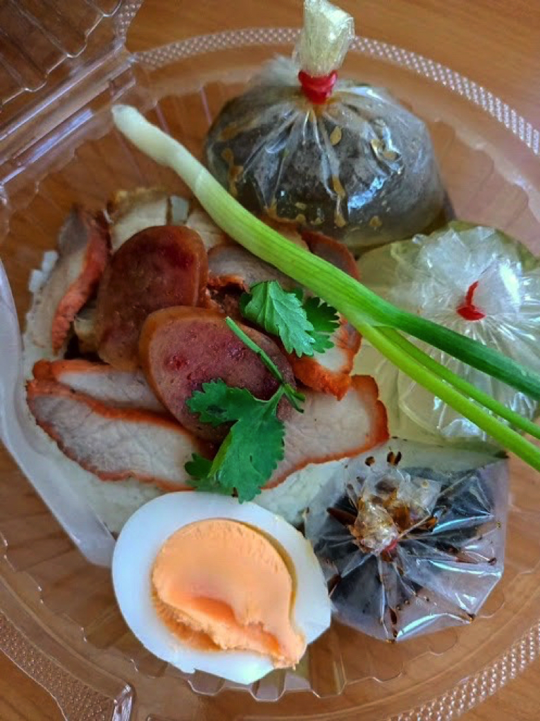 サラメシ タイ料理 タイ飯 美味しい カオムーデーン