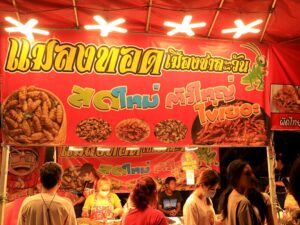 タイ シラチャ ロイクラトン祭り 出店 夜店