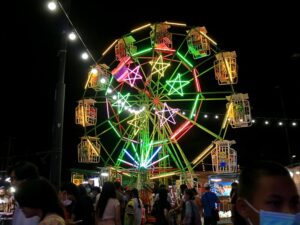 タイ シラチャ ロイクラトン祭り 出店 夜店 移動遊園地