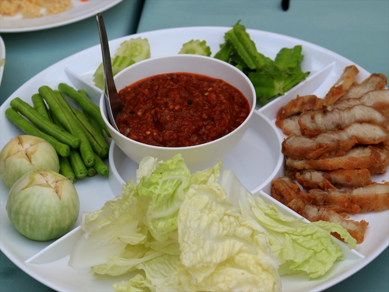 タイ エラワン国立公園 エラワンの滝 カンチャナブリ レストラン 昼食 お勧め