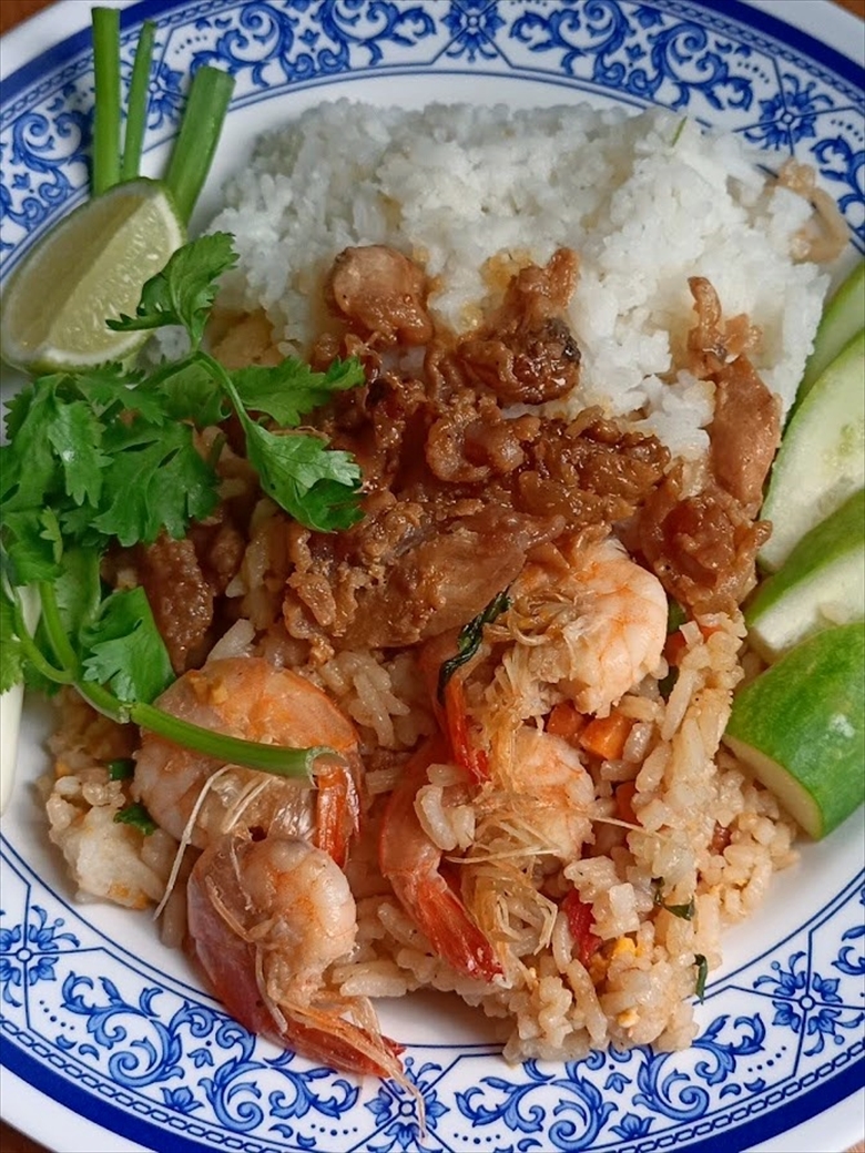 カオパットクン ムートート タイ サラメシ タイ料理 タイ飯 屋台飯 美味しい 昼食